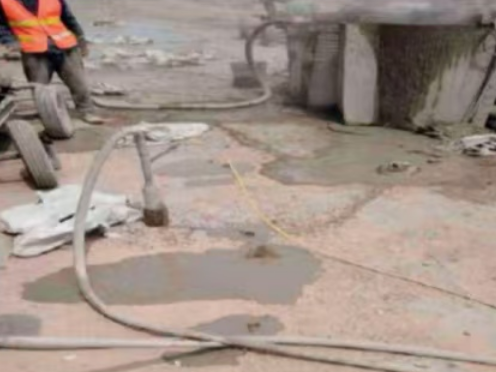 上海水泥混凝土路面板底注浆技术 路面脱空注浆整治方案