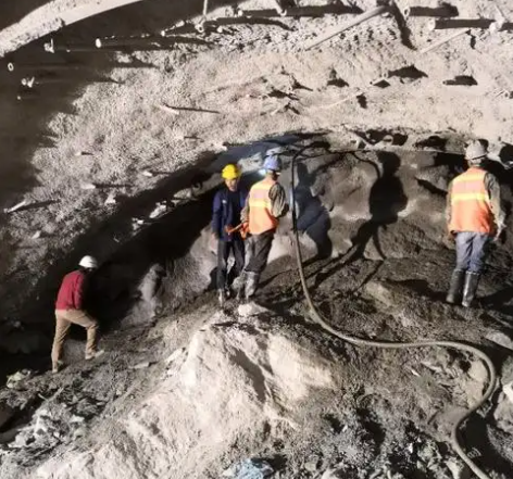 上海拱顶带模注浆料的施工流程及注意事项